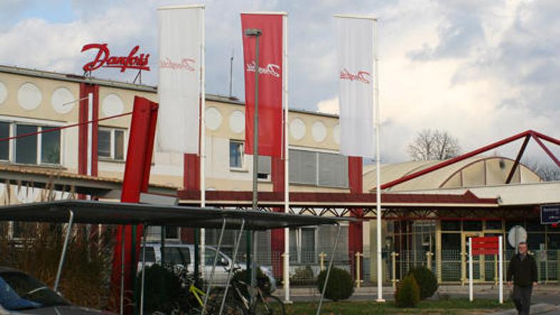 V črnomaljskem obratu proizvajajo nekoliko manj tudi na račun dobaviteljev, ki j