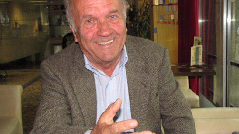 "Včasih smo morali po dobrine čez mejo, danes pa vse bolj na Rdeči križ," pravi 