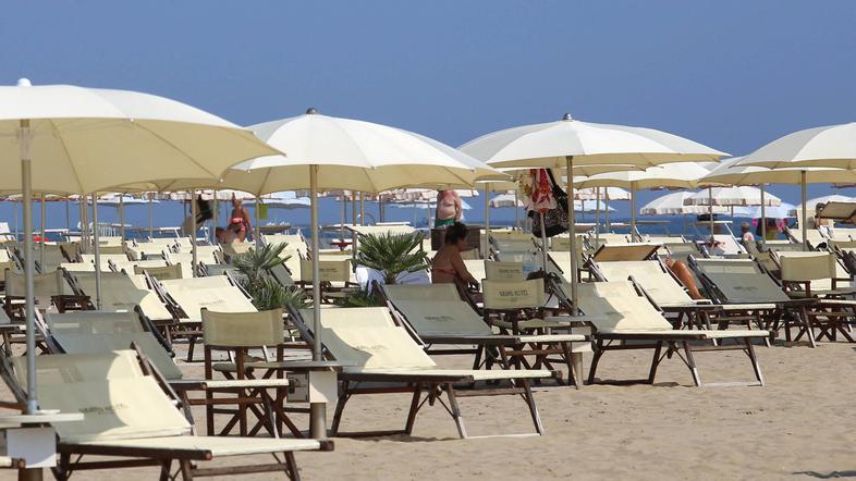 italija plaža senčnik