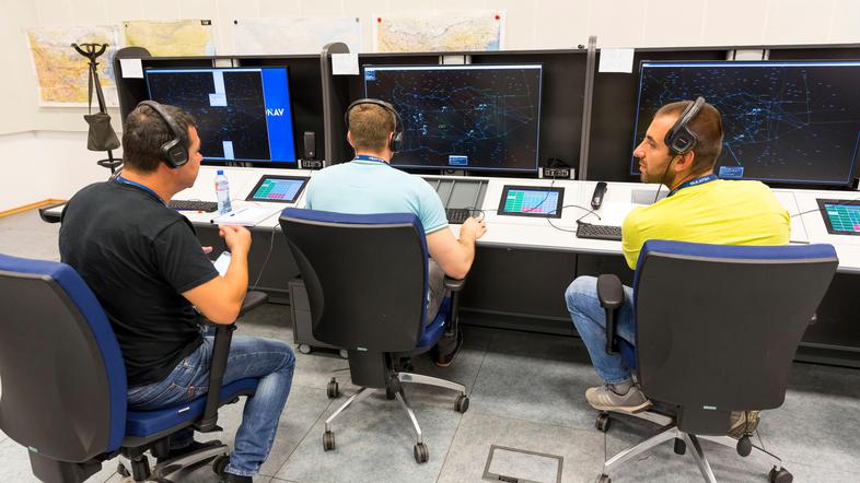 Kontrolorji letenja za računalnikom