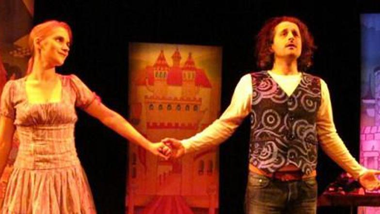 Predstava, ki traja 45 minut, je namenjena otrokom do 10. leta starosti. (Foto: 