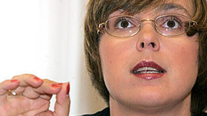 "Zavedati se moramo nevarnosti, ki preži na mlade. Facebook ni po nepotrebnem vr