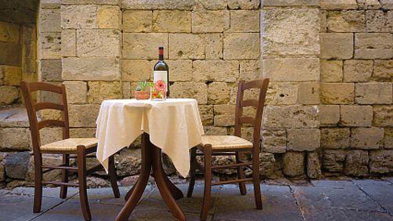 Upajmo, da prideta ona in on.