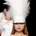 Perje kot modni dodatek. (Givenchy)