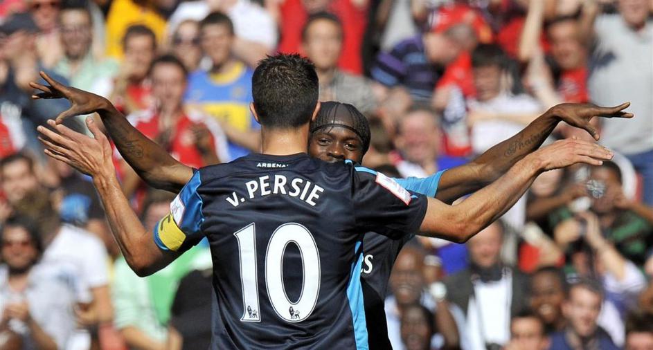emirates cup arsenal gervingo van persie