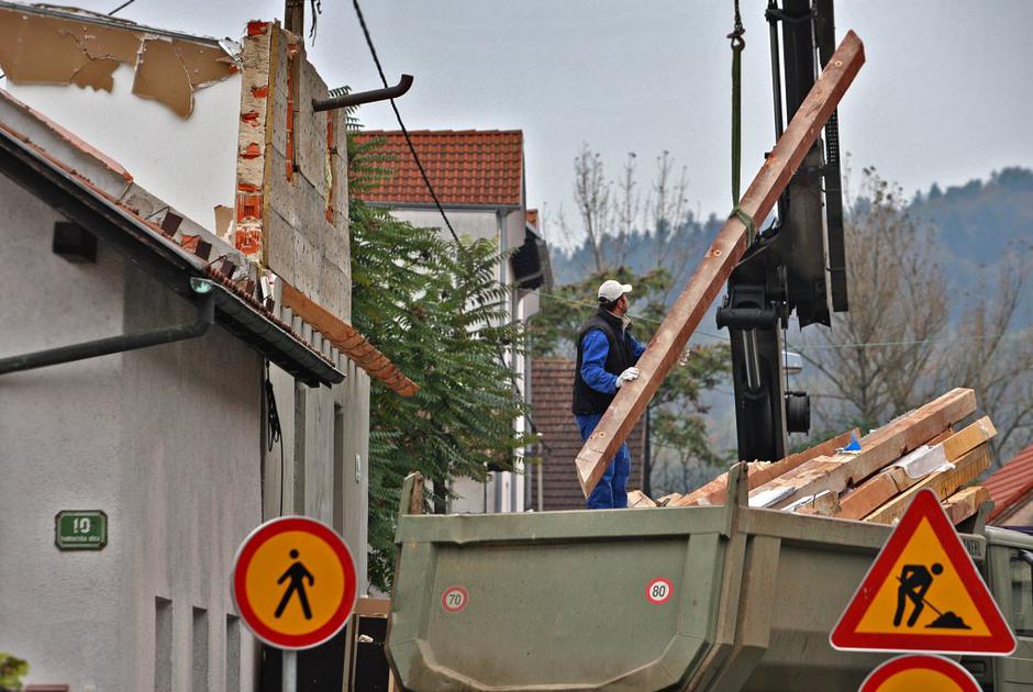 Rušenje črnih gradenj | Avtor: Boštjan Tacol