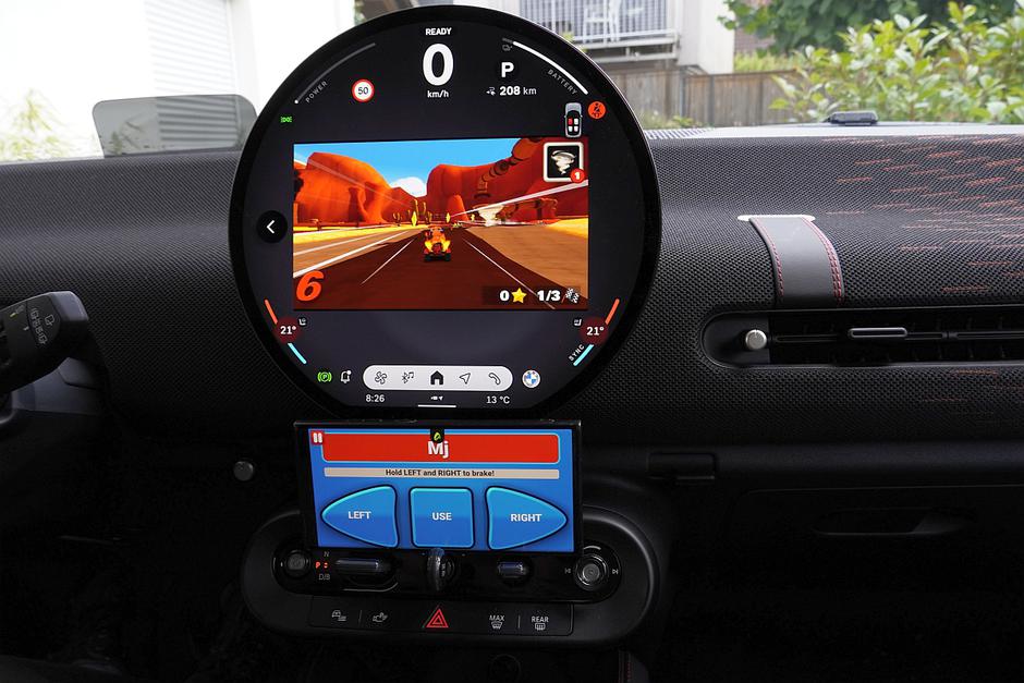 mini cooper JCW infotainment | Avtor: Matija_Janežič