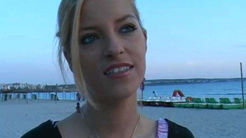 Xenia ima zaradi očeta še vedno težave. (Foto: youtube.com)