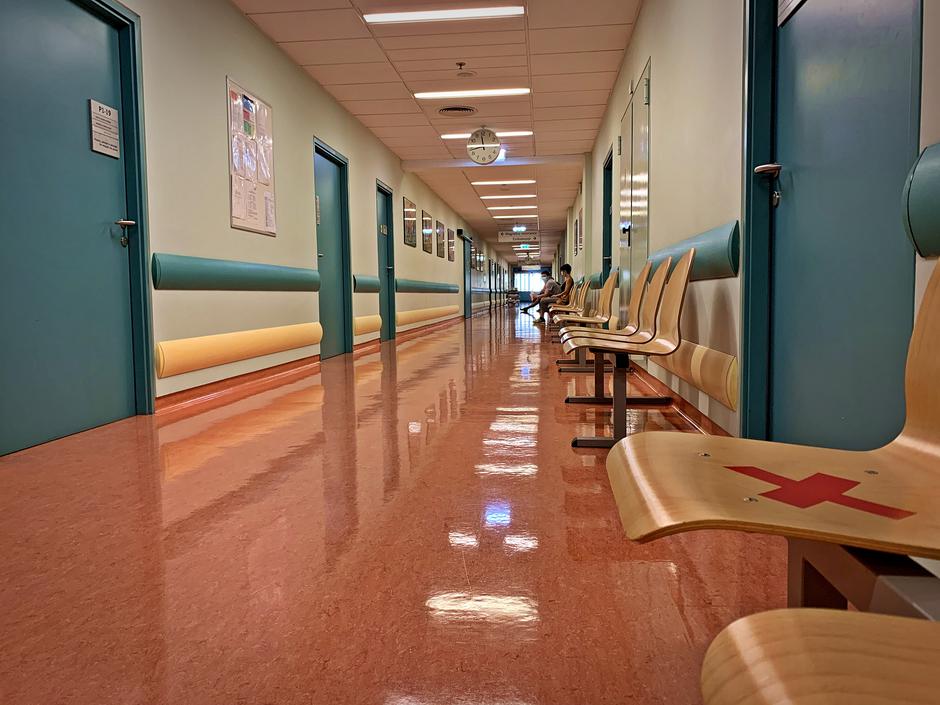 Čakalnica zdravnik ambulanta bolnišnica pacienti klinika | Avtor: Andrej Leban