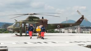 Helikopter SV na heliportu UKC Ljubljana