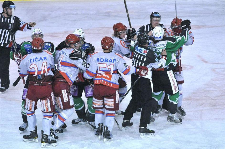 Tudi tokrat ni šlo brez manjših provokacij. (Foto: Anže Petkovšek)