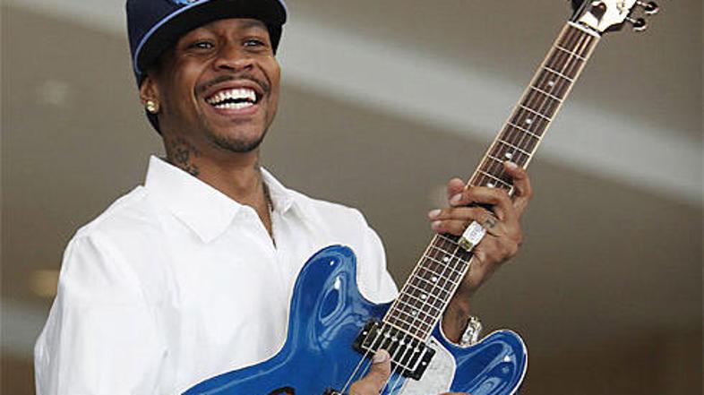 Memphis je mesto glasbe in tako je Allen Iverson domačinom ob predstavitvi na du