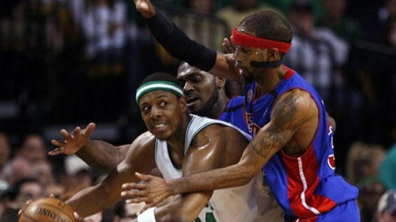 Paul Pierce je dosegel 16 točk, Richard Hamilton pa 25, a se je v zadnji minuti 