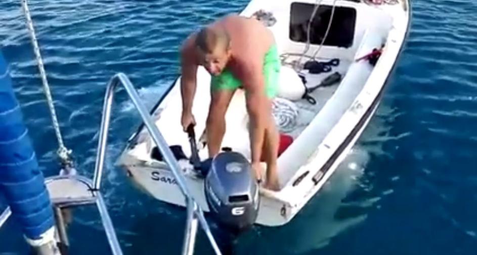 Koncesionar vleče jadrnico s sidrišča