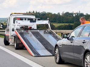 vlečna služba, okvara avta na avtocesti,