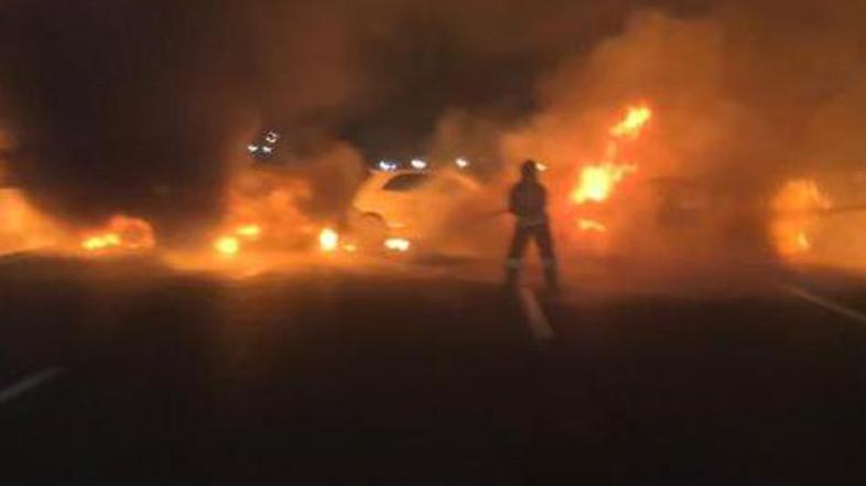 Goreča vozila na avtocesti