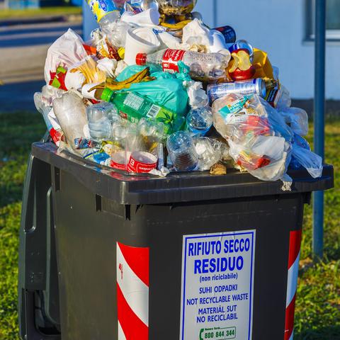 smetnjak smeti Slovenija Obala