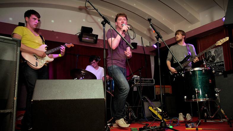 Najprej bodo nastopili na Mars festivalu, nato kot predskupina The Walkmen v Kin