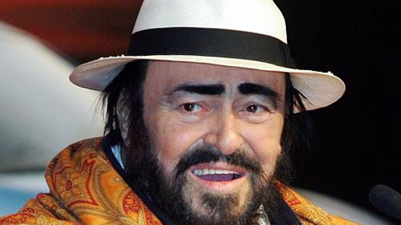Pavarotti je po bitki z rakom trebušne slinavke umrl v rojstni Modeni.