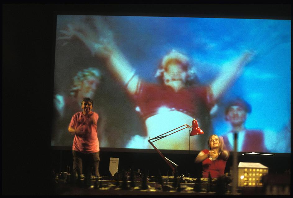 Stara elektrarna je bila nabito polna.