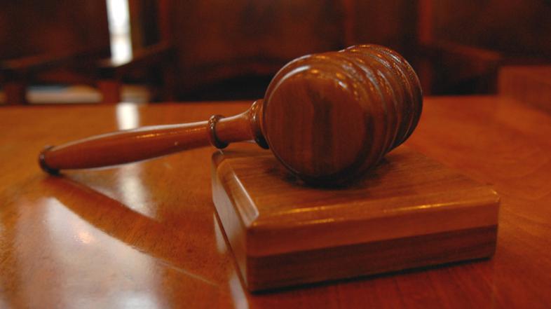 <slovenija> 29.10.07, sodna dvorana, sodnisko kladivo, kladivo, foto Dejan