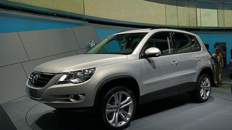 Kupci bodo lahko izbirali med tremi paketi opreme in petimi agreagti (tremi benc