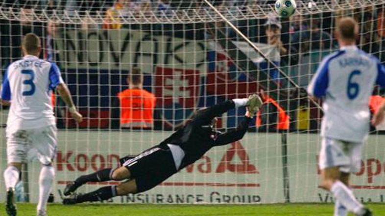 Jan Muha je bil takole nemočen ob bombi Valterja Birse. Bo podobno neuspešen tud