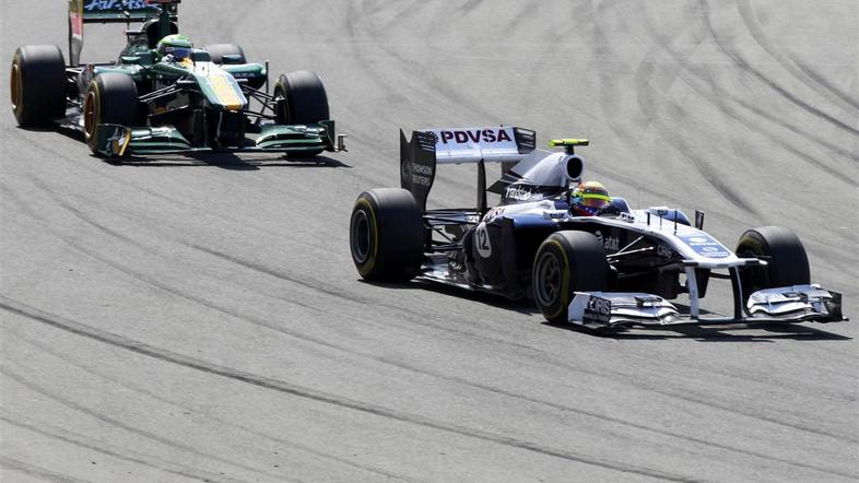 Pastor Maldonado (Williams) in Heikki Kovalainen (LOtus)