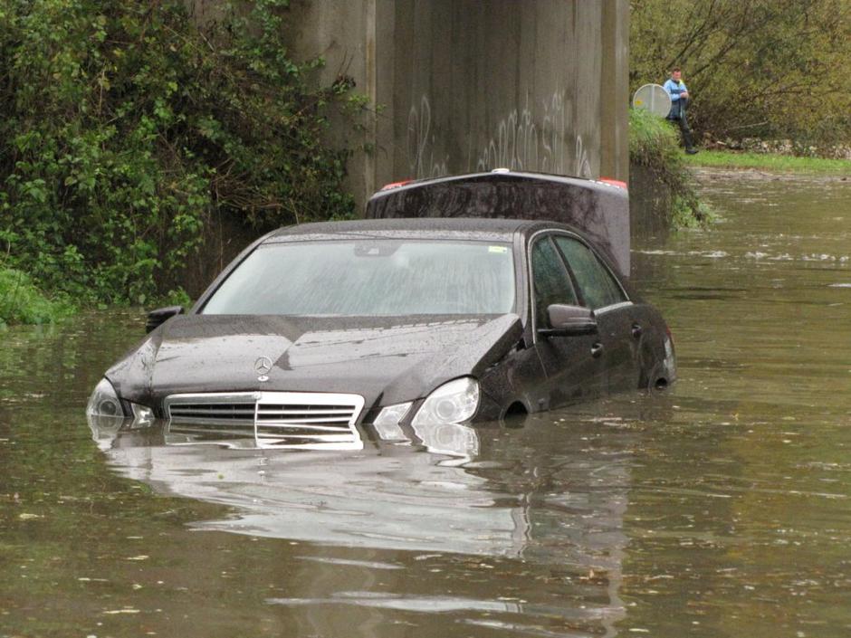 Poplavljeni avto v Celju | Avtor: Andrej Leban