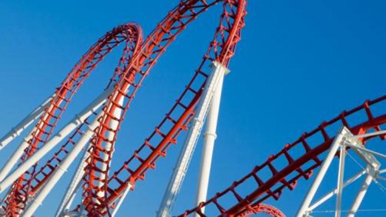 Podobno kot razgledna kolesa tudi strašljivi in hkrati zabavni vlakci smrti ves 