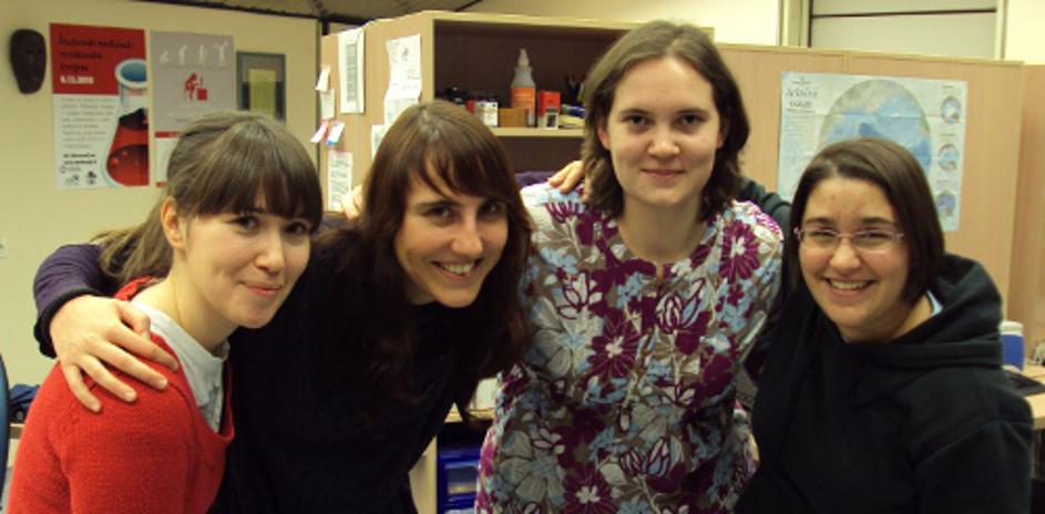 Članice odprave: Petra, Monika, Helena in Nina. (Foto: www.uganda-april2011.si)