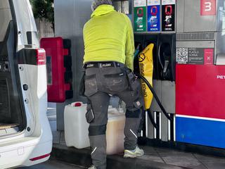 Točenje goriva na bencinski črpalki, bencinska črpalka
