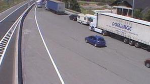 Pred predorom Karavanke so nastajale kolone.