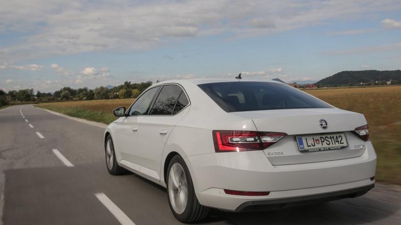 Škoda superb limuzina