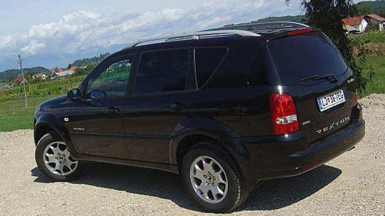 Na zunaj je rexton zelo vpadljiv in lepo oblikovan. Pozitivne spremembe v primer