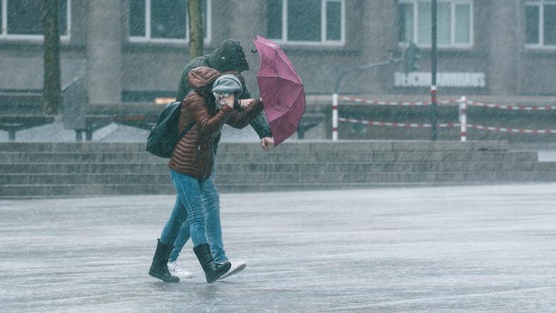 Neurje dež veter dež z vetrom povodenj deževje vreme nevihta