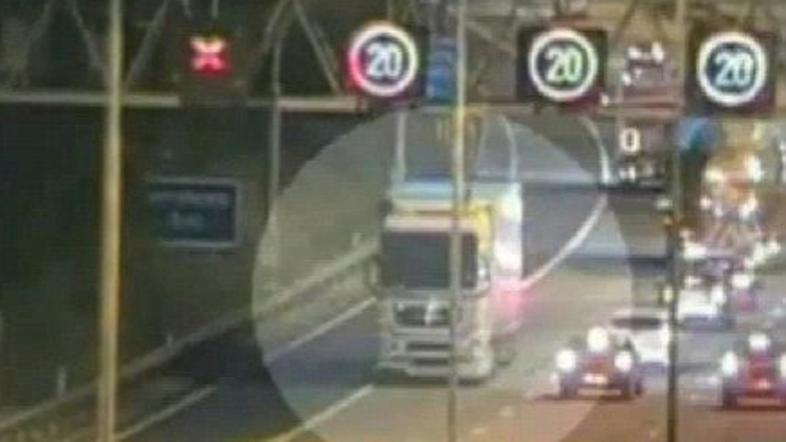 Tovornjak v nasprotno smer