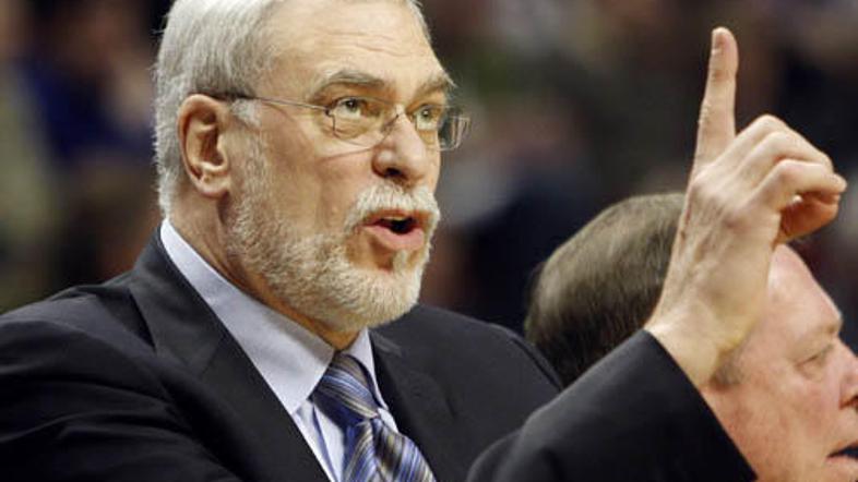 Phil Jackson je z 938 zmago v karieri ujel Reda Auerbacha.