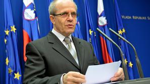 Poziv za glasovanje proti zakonu je poziv proti višjim pokojninam, meni minister