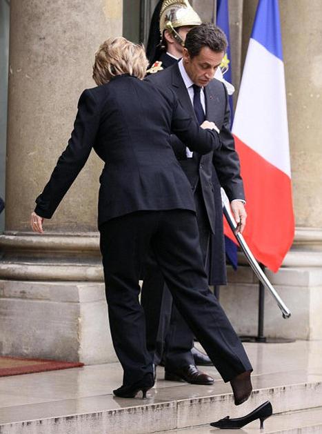 Francoski predsednik Nicolas Sarkozy se je izkazal za pravega kavalirja. (Foto: 