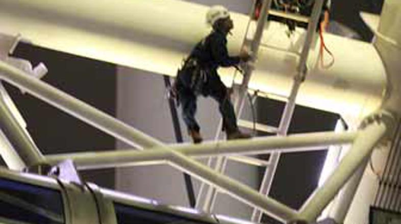 Ujetim turistom so na pomoč priskočili gasilci.