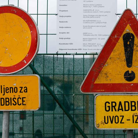 prometni znak, gradbišče