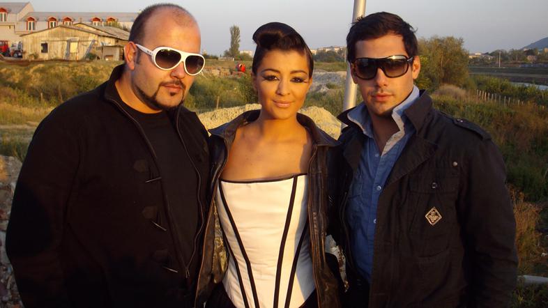 Na fotografiji je poleg Sanje in Adela Dejan Miličevič.