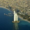 Burj Al Arab je visok 321 metrov, koprski hotel bo meril 140 metrov. Oba pa bost