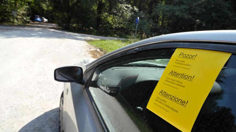 Do ponedeljka so mestni redarji v Mostecu olisičili 37 vozil in izdali 87 obvest