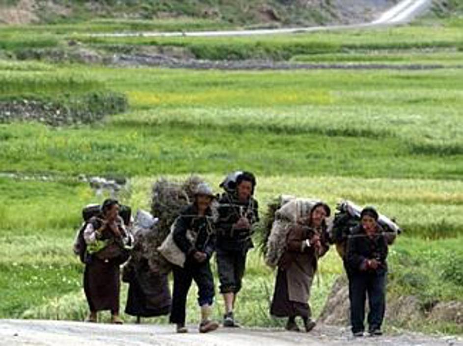 Na tibetanskem podeželju življenje teče počasi in po starem.