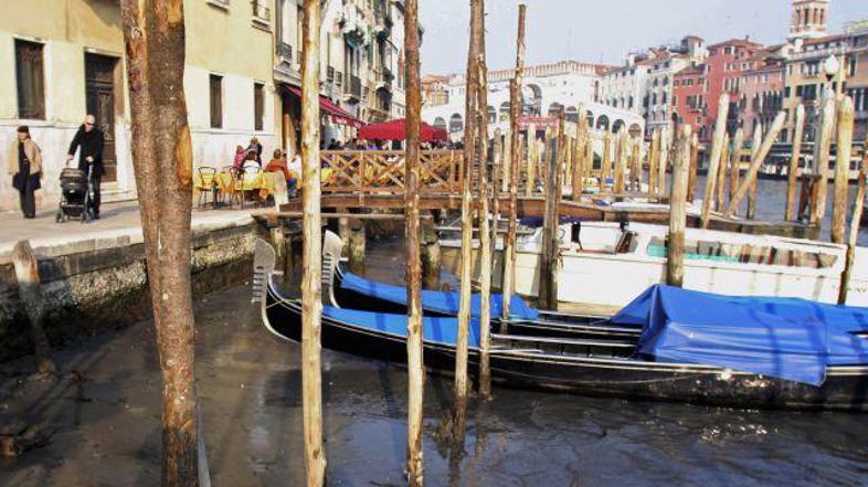 Nizek vodostaj v Benetkah je zelo redek.