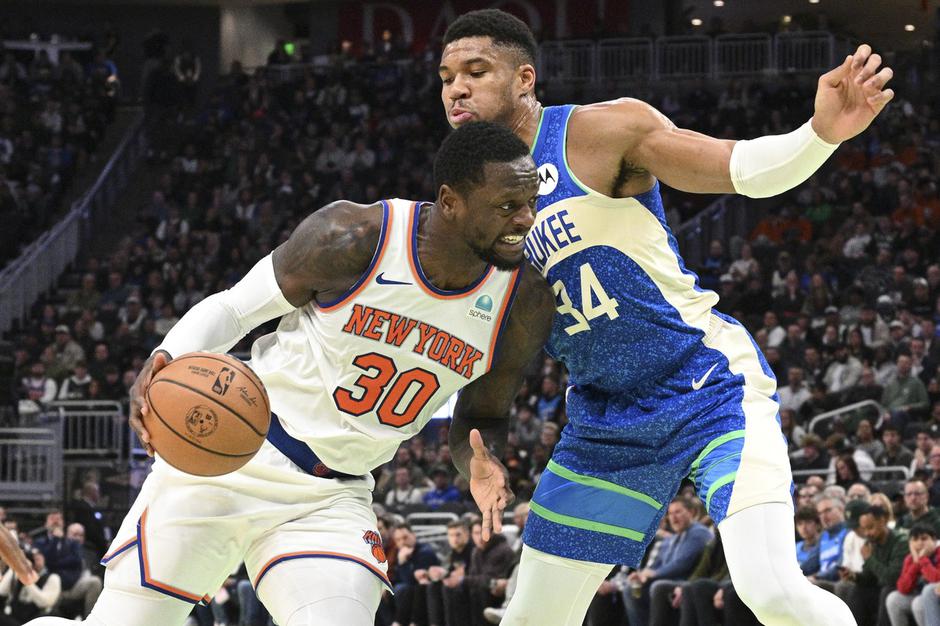 Giannis Antetokounmpo in Julius Randle | Avtor: Profimedia