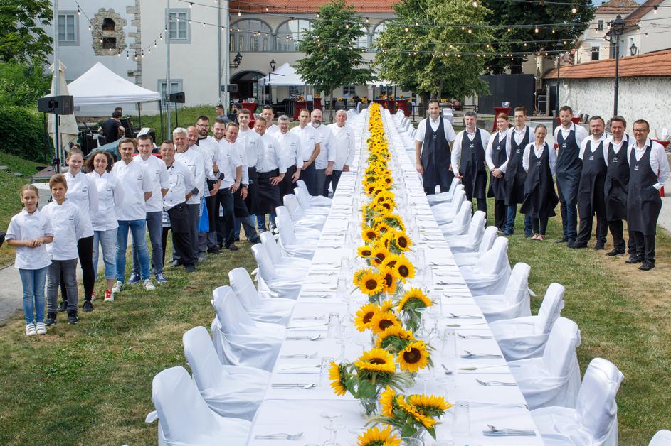 Kranjska dolga miza, kulinarika, gastronomija