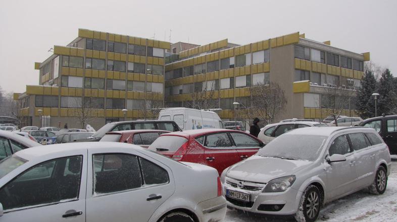 NM - parkirišče pri Zdravstvenem domu